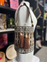 Load image into Gallery viewer, SUSU Tallados Medium Mochila Two Straps
