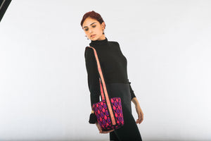 SUSU Máara Medium Mochila w/Designed Strap